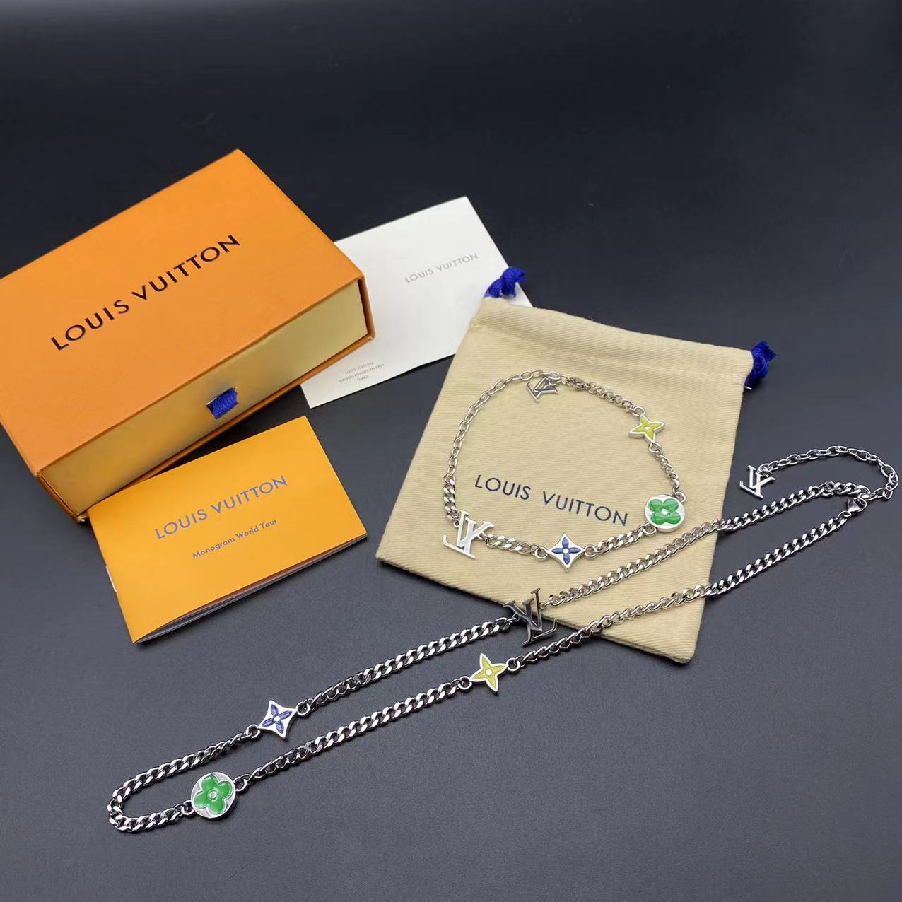 118 RMB Bracelet / 158 RMB Necklace