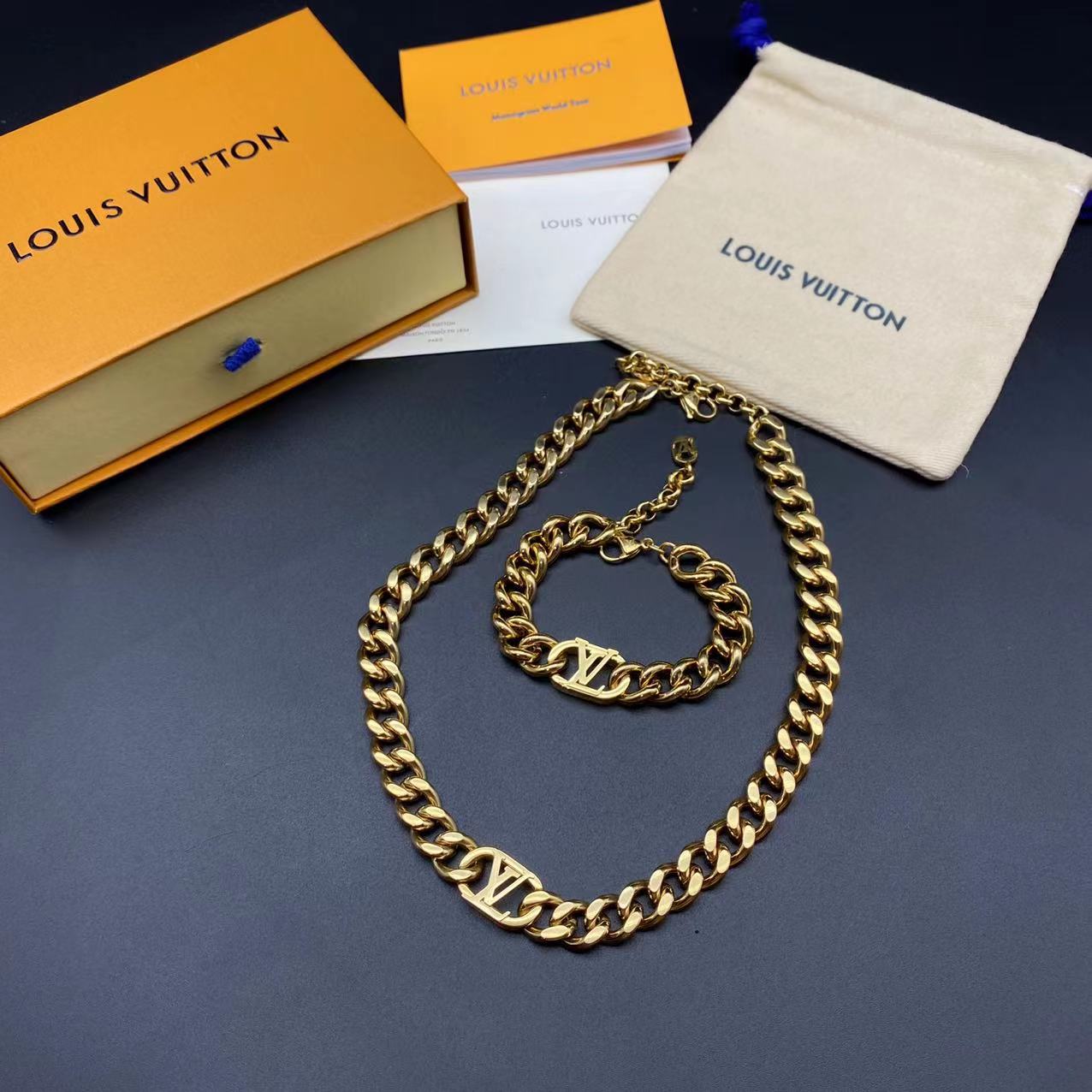 168 RMB (138 RMB bracelet 17+4cm/  168 RMB necklace 40+6cm）