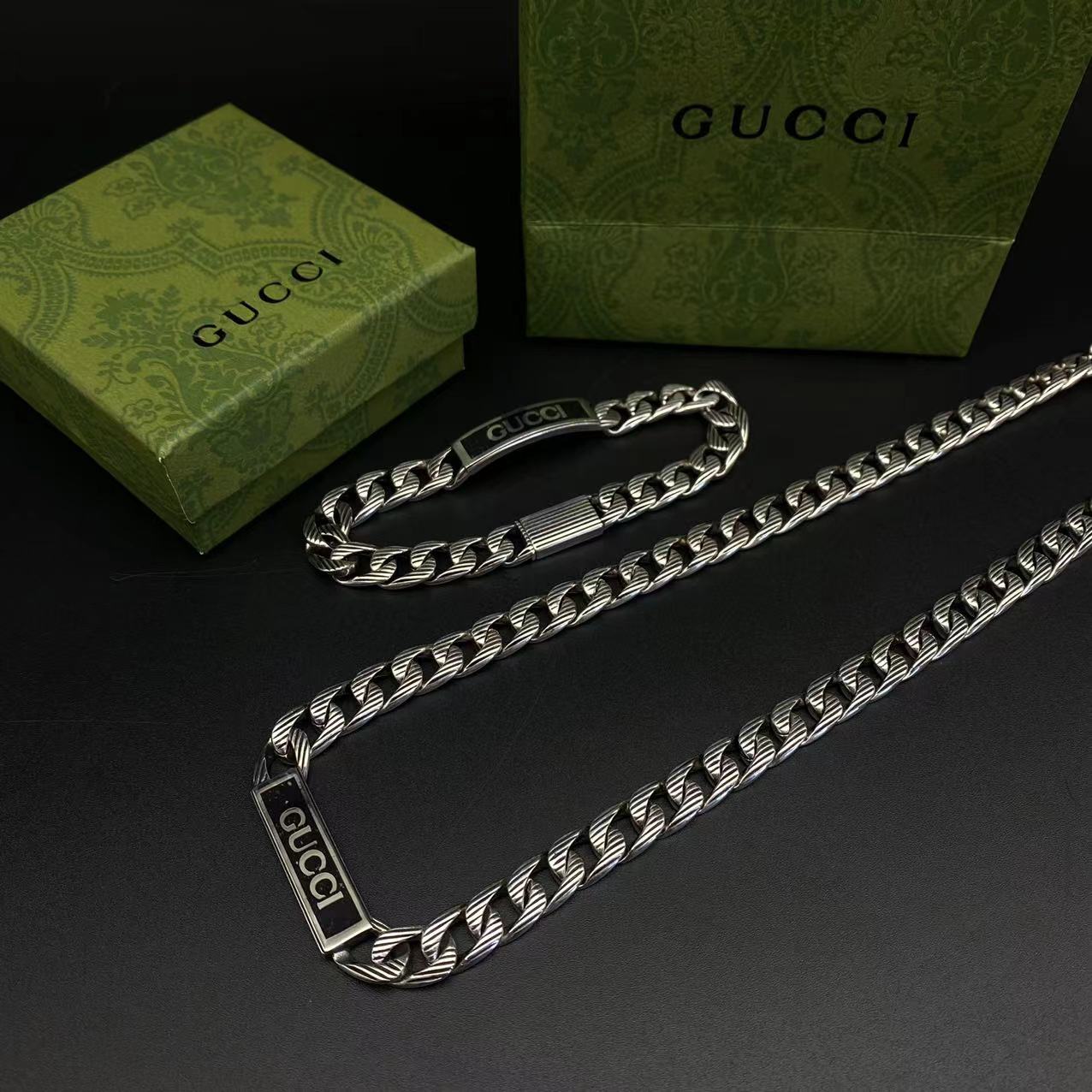 Necklace 958 RMB /  Bracelet 558 RMB